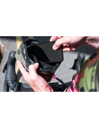 Essentials case Muc-Off